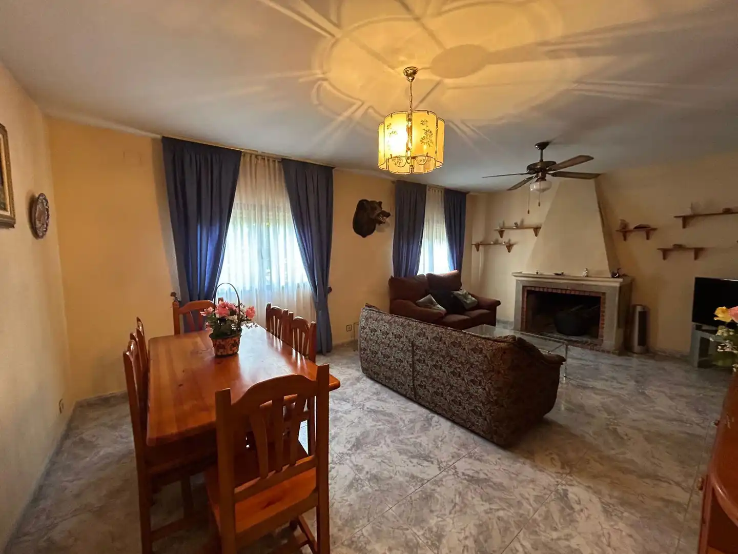Sala de estar de Casa o chalet en venta en Perales del Puerto con Jardín privado, Trastero y Amueblado