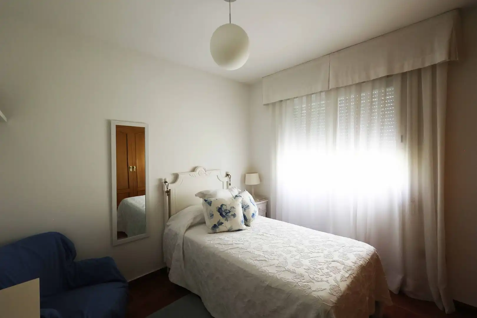 Habitación de Casa o chalet en venta en Colmenarejo con Calefacción, Jardín privado y Terraza