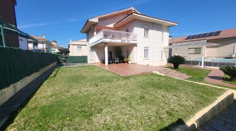 CHALET INDEPEMDIENTE CON PARCELA DE 650M2