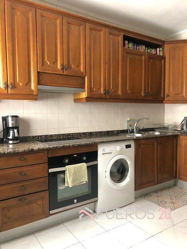 Cuina de Pis en venda en Barakaldo  amb Calefacció, Traster i Balcó