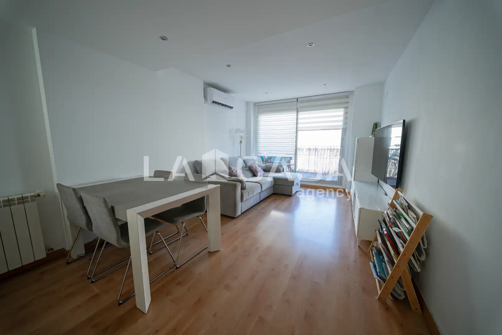 Sala d'estar de Dúplex en venda en Barcelona amb Terrassa, Piscina i Balcó