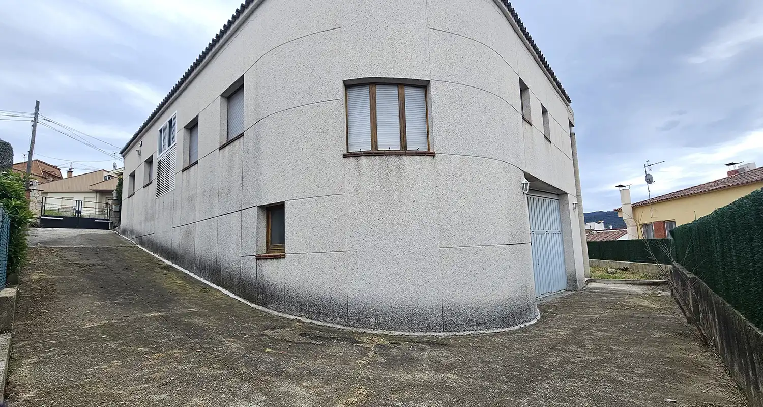 Vista exterior de Casa o xalet en venda en Hostalric amb Aire condicionat, Calefacció i Jardí privat