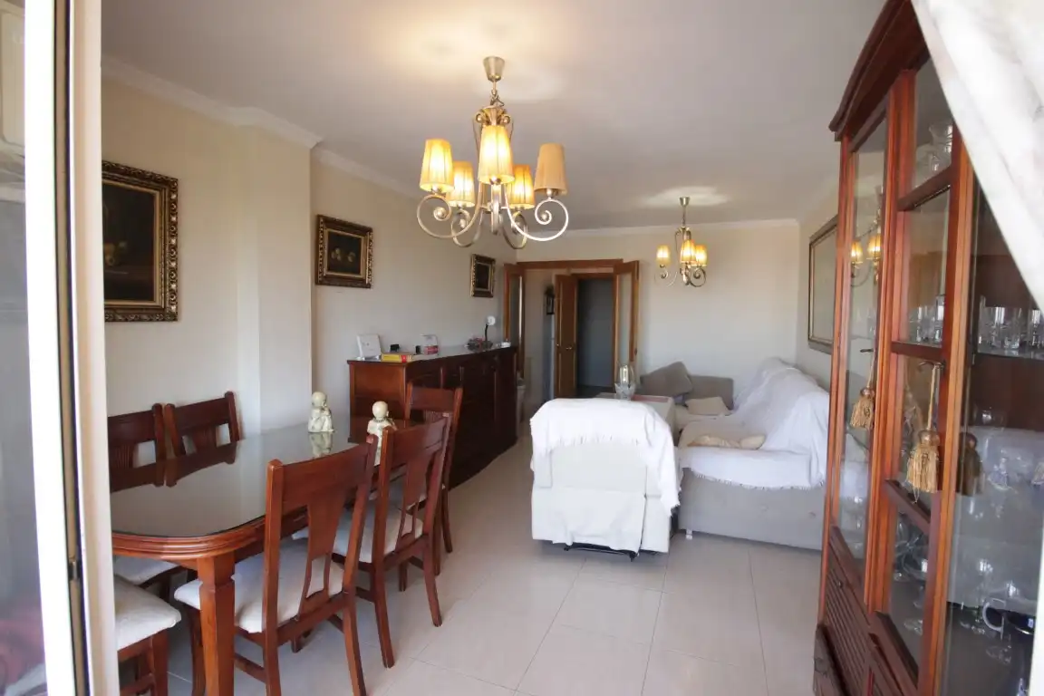 Comedor de Piso en venta en Vélez-Málaga con Terraza y Piscina comunitaria