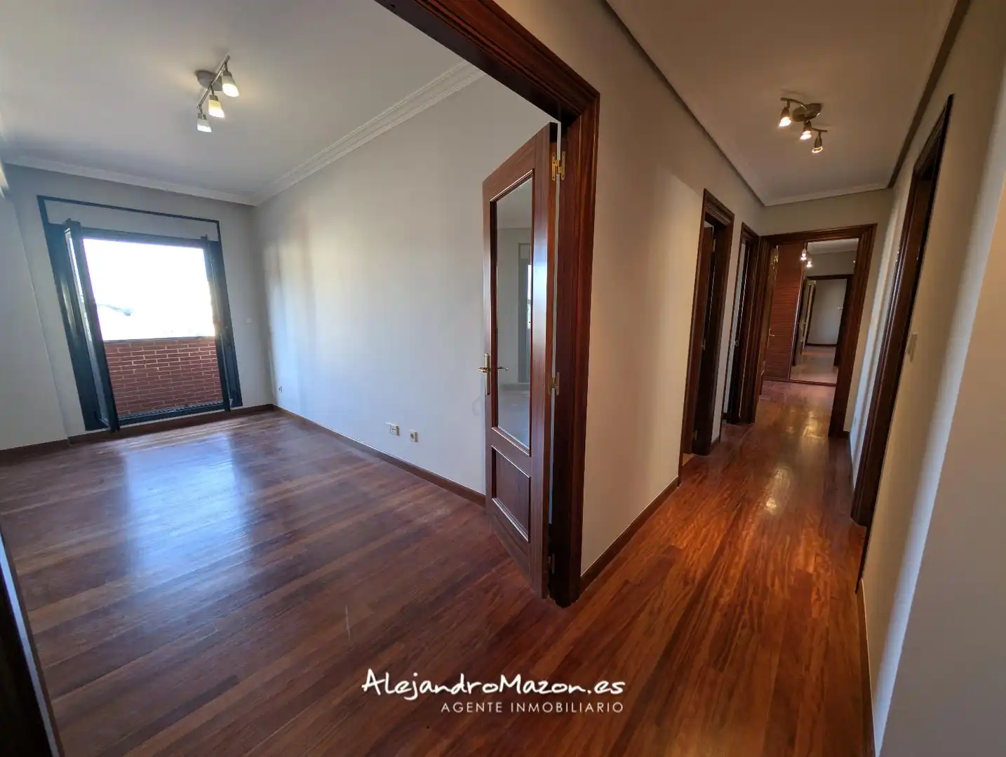 Piso en venta en Castro-Urdiales con Calefacción, Parquet y Terraza