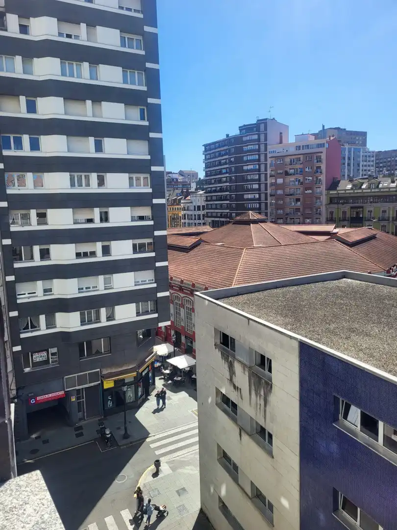 Vista exterior de Piso de alquiler en Gijón  con Calefacción, Parquet y Amueblado