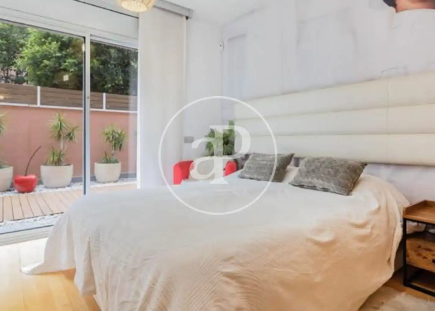 Schlafzimmer von Wohnung zum Verkauf in Barcelona mit Klimaanlage, Heizung und Privatgarten