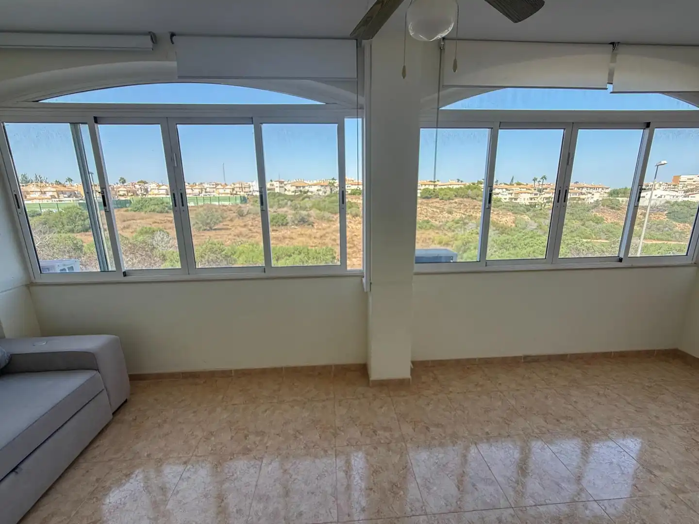 Apartament amb terrassa de lloguer a Calle HELENA 2, imagen 7