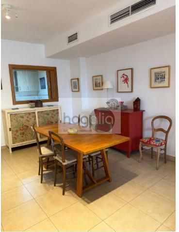 Menjador de Pis de lloguer en  Sevilla Capital amb Aire condicionat, Terrassa i Piscina