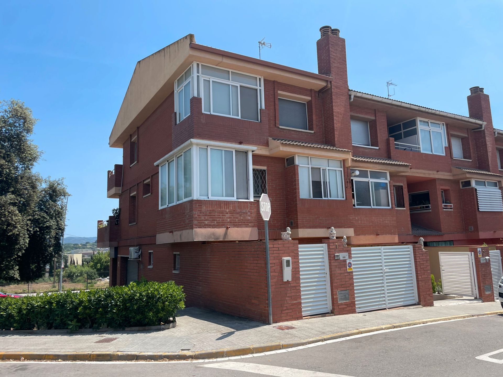 Exterior view of Single-family semi-detached for sale in Lliçà de Vall  with Air Conditioner, Heating and Private garden