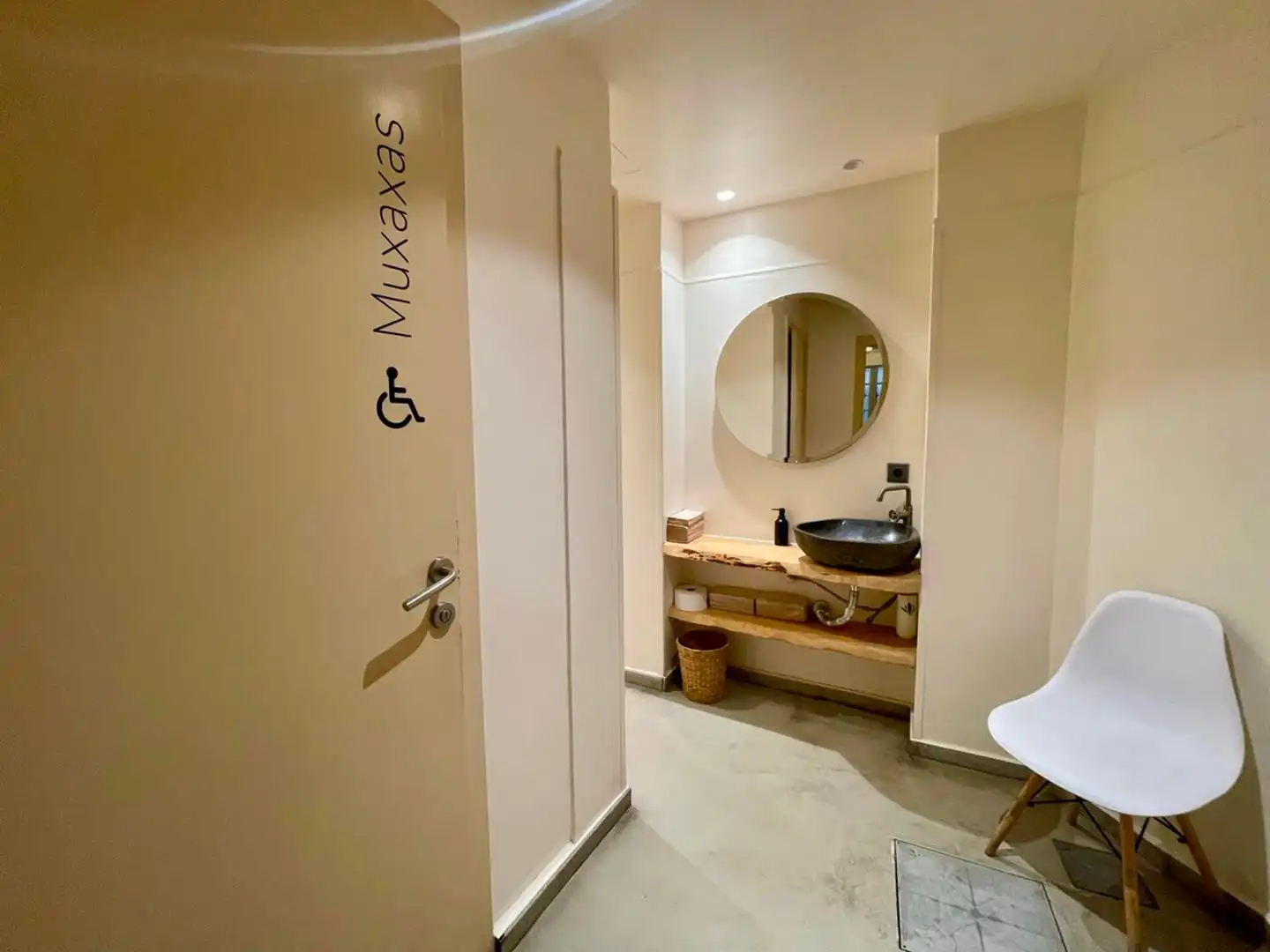 Commercial properties for transfer in Avinyo, Barri Gòtic