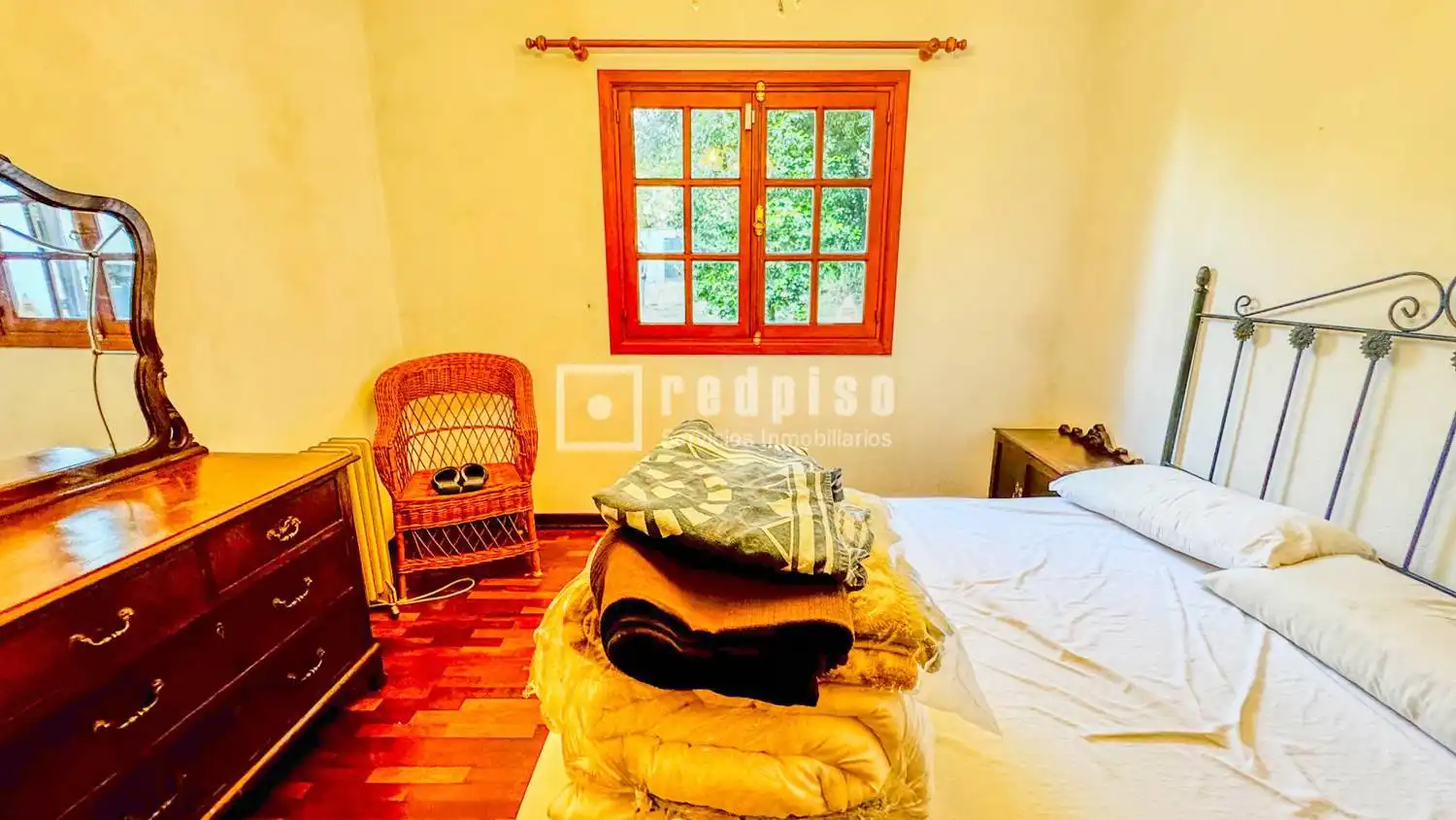 Habitación de Casa o chalet en venta en Abegondo con Parquet, Terraza y Amueblado