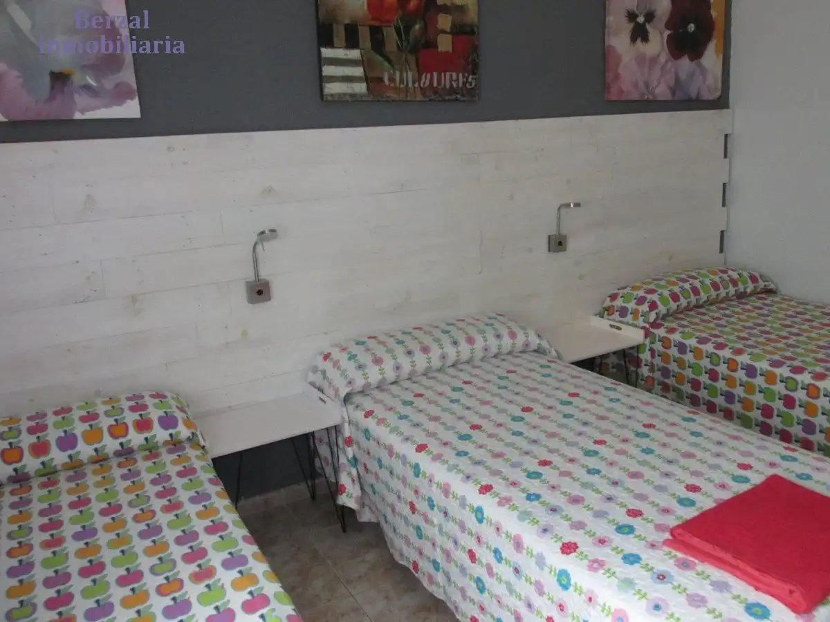 Dormitori de Casa o xalet en venda en  Logroño amb Calefacció, Jardí privat i Terrassa