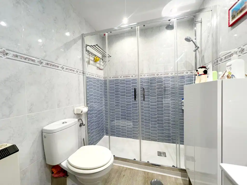 Baño de Ático en venta en Alcalá de Henares con Aire acondicionado, Calefacción y Terraza