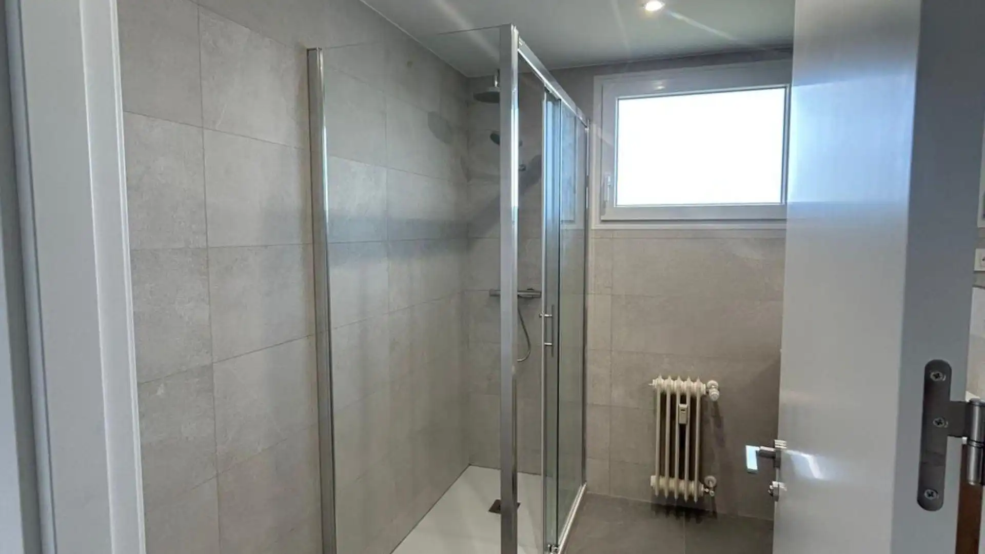 Badezimmer von Wohnung zur Miete in Madrid mit Heizung, Privatgarten und Terrasse