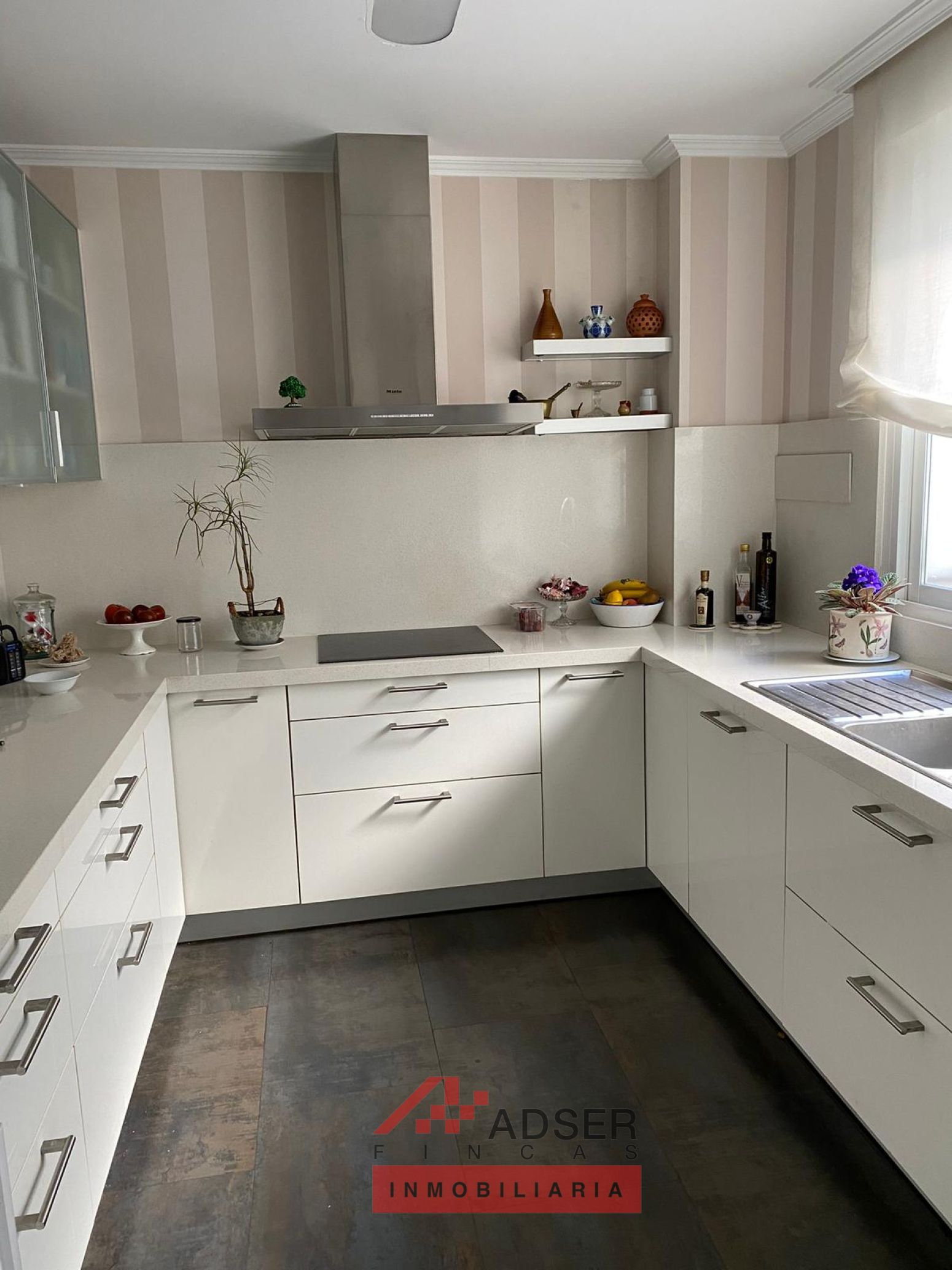 Cuina de Pis en venda en  Logroño amb Calefacció, Parquet i Terrassa