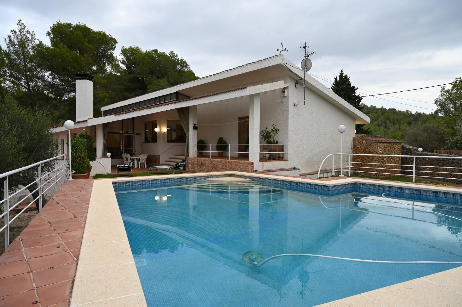 Piscina de Casa o xalet en venda en Tortosa amb Aire condicionat, Calefacció i Jardí privat