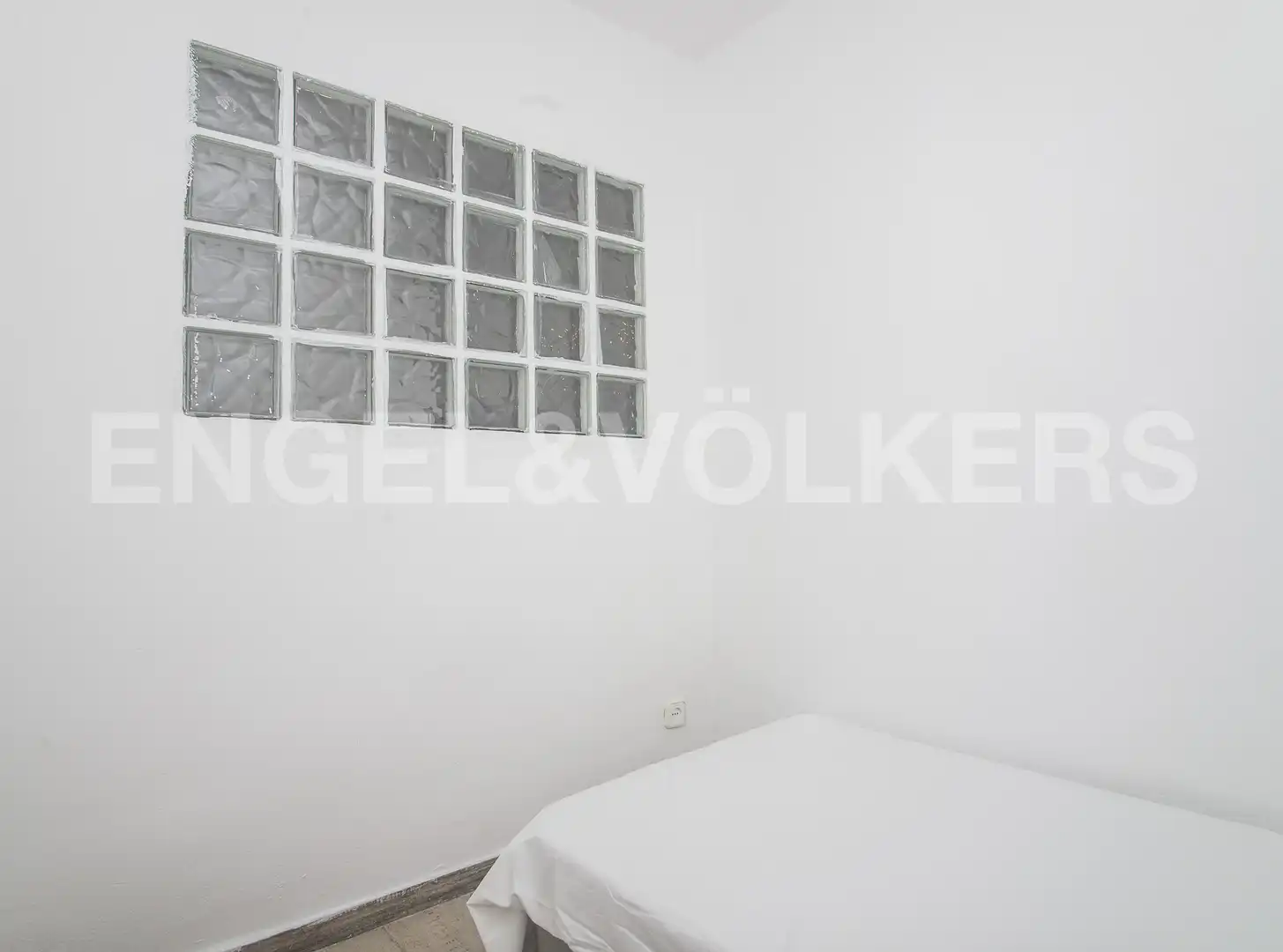 Schlafzimmer von Dachboden zum Verkauf in Barcelona mit Klimaanlage, Heizung und Parkett