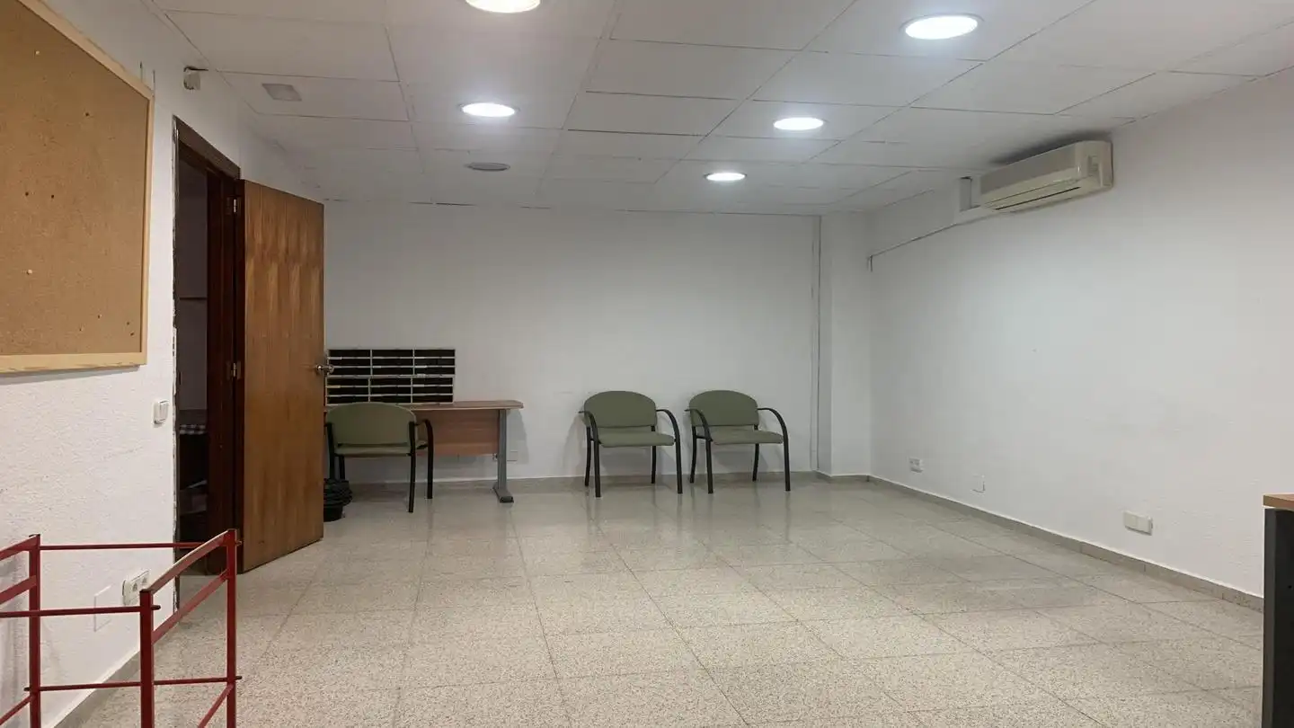 Büro zur Miete in Benidorm mit Klimaanlage und Möbliert
