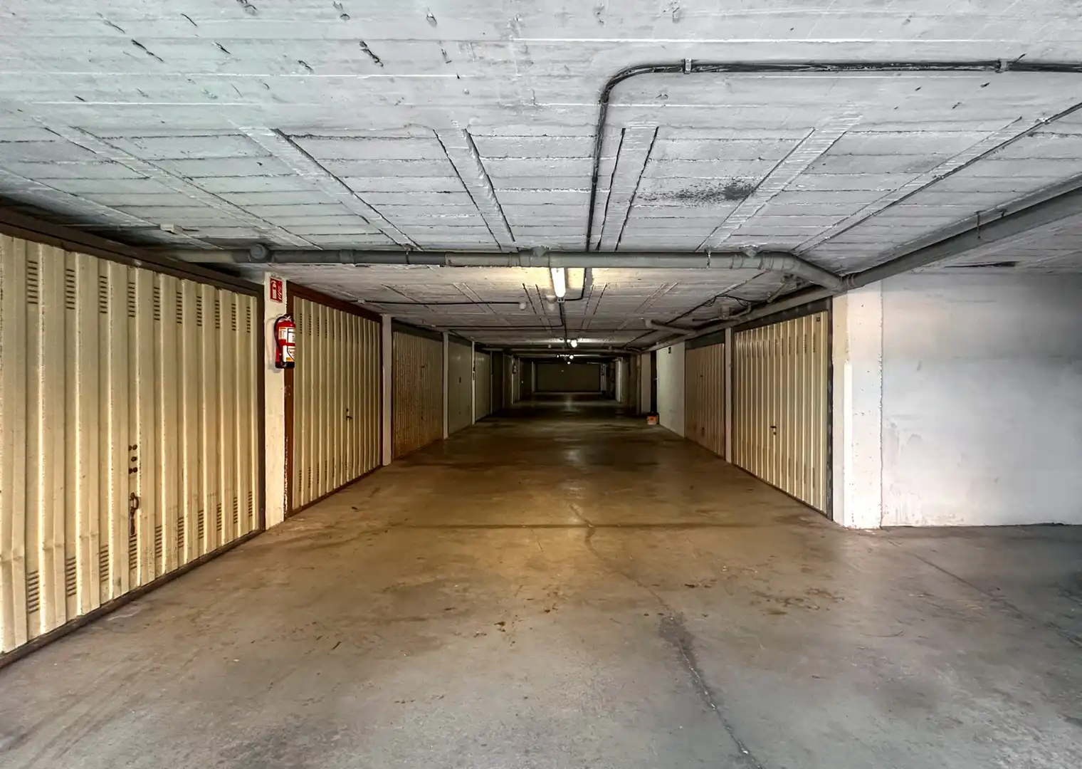 Parking de Dúplex en venta en Santa Cruz de Bezana con Calefacción y Amueblado