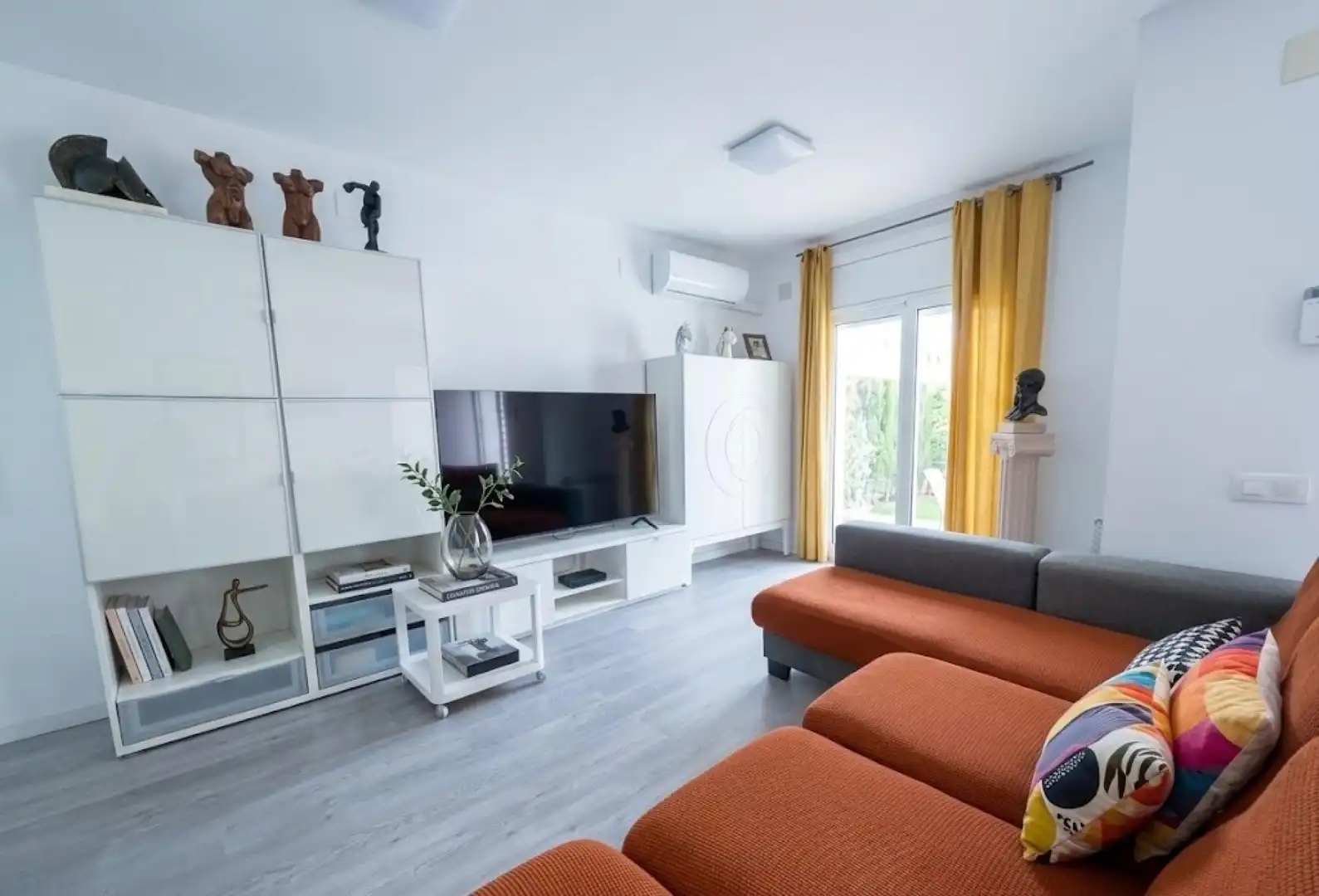 Sala de estar de Casa adosada en venta en Cunit con Aire acondicionado, Calefacción y Terraza