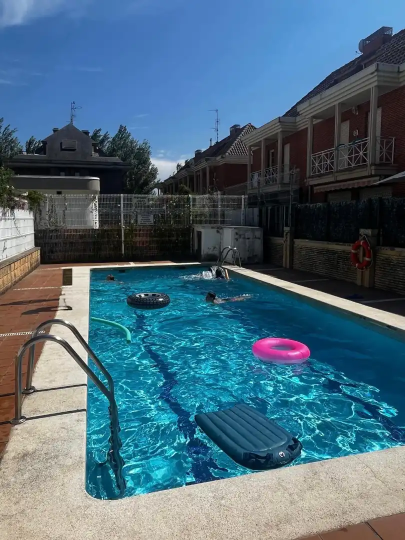 Piscina de Apartament de lloguer en Laredo amb Calefacció, Jardí privat i Terrassa