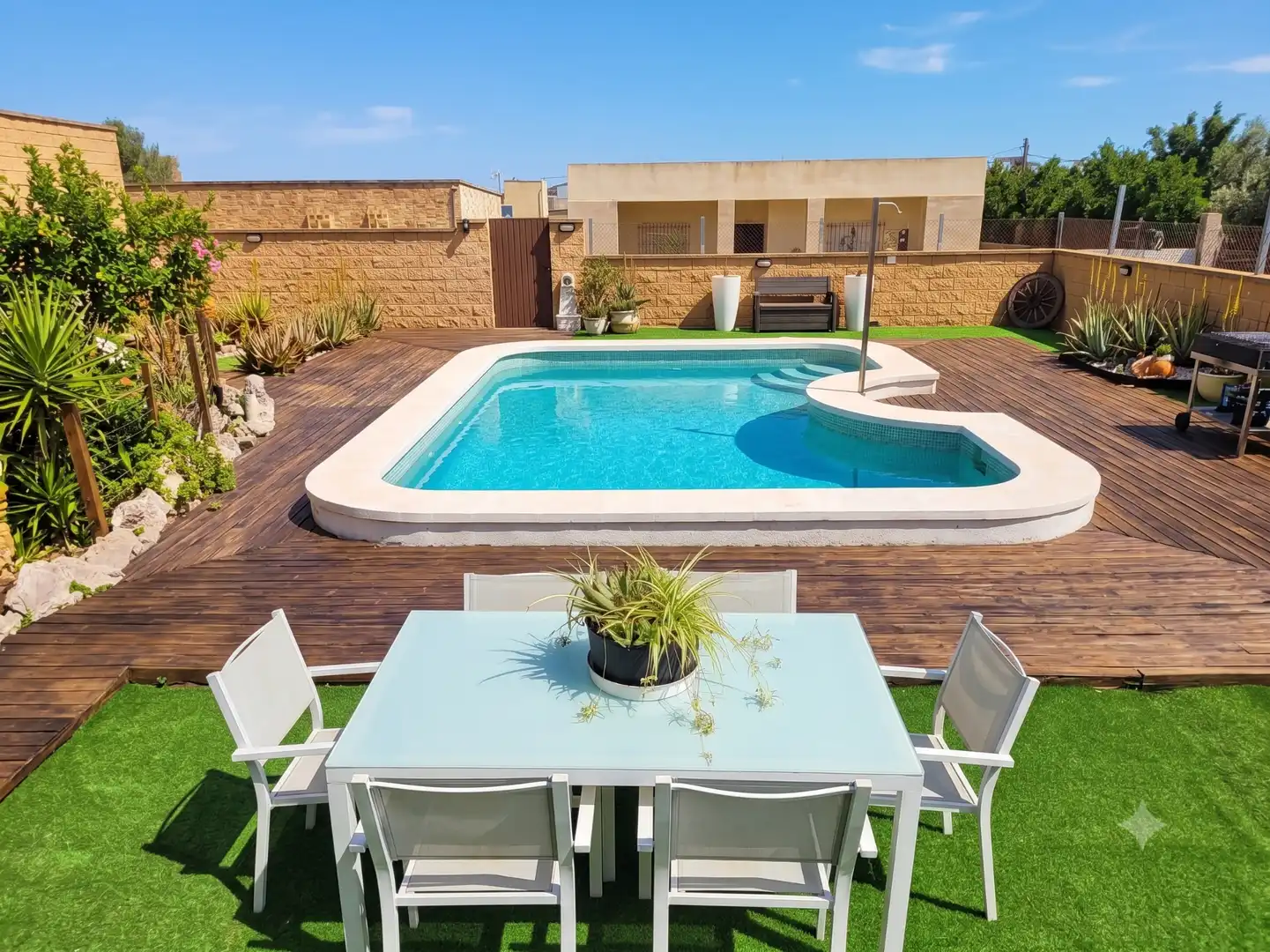 Piscina de Casa o xalet en venda en Viladecans amb Jardí privat, Terrassa i Piscina