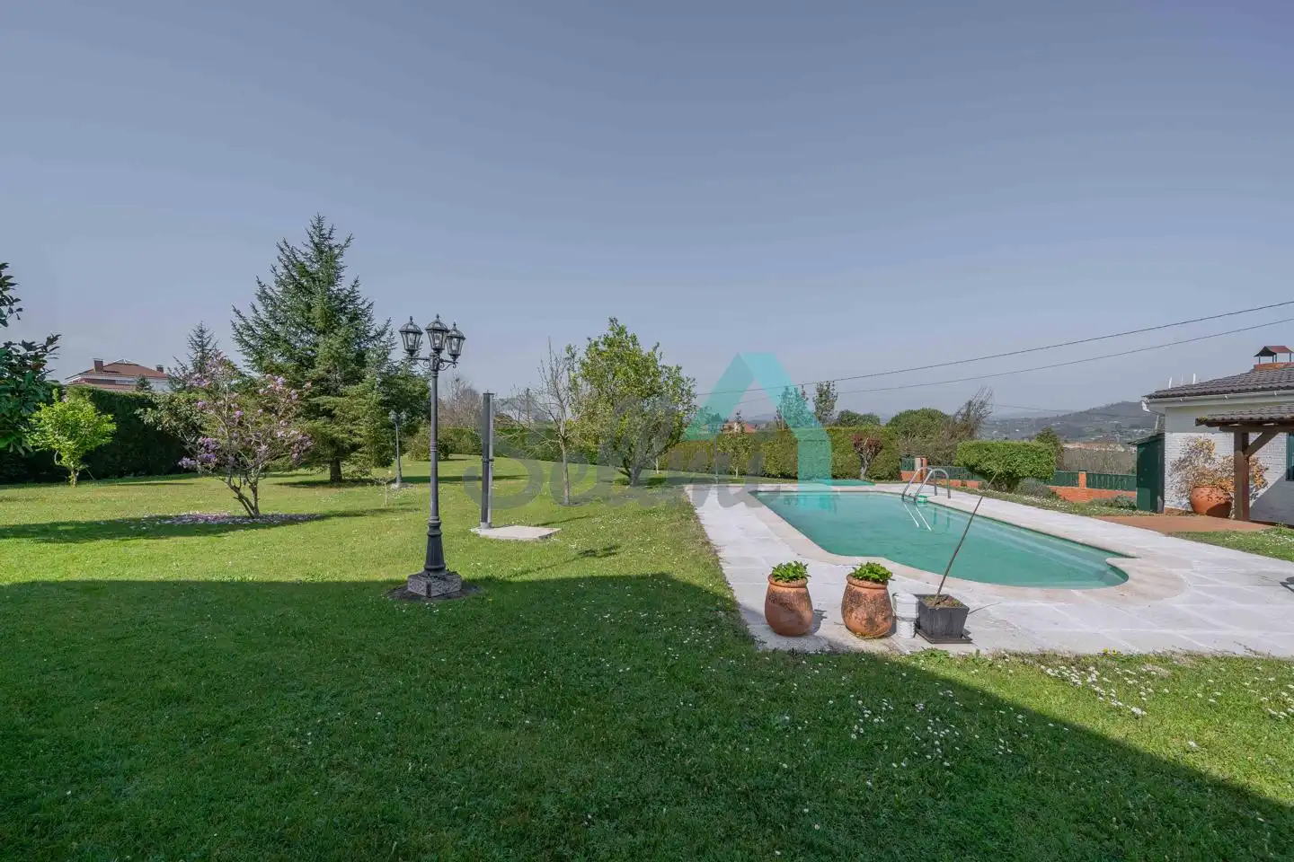 Jardí de Casa o xalet en venda en Oviedo  amb Calefacció, Jardí privat i Parquet
