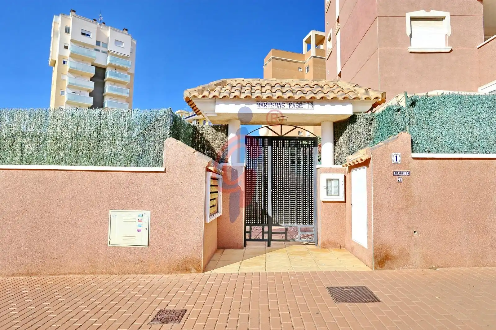 Vista exterior de Planta baixa en venda en Guardamar del Segura amb Terrassa, Traster i Moblat