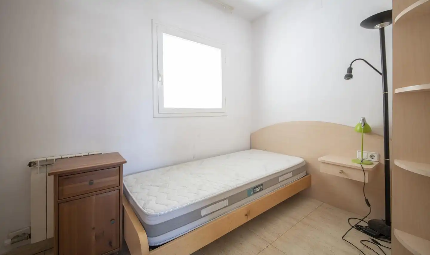Schlafzimmer von Einfamilien-Reihenhaus zum Verkauf in Rubí mit Heizung und Möbliert