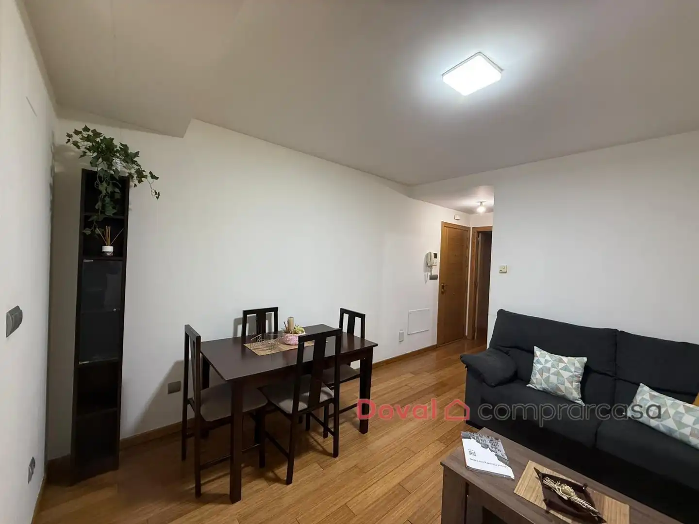 Sala de estar de Piso en venta en Ponteareas con Calefacción, Trastero y Amueblado