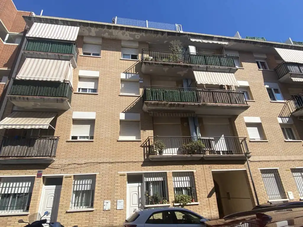 Piso con ascensor en venta en C/ de la Pobla de Montornes