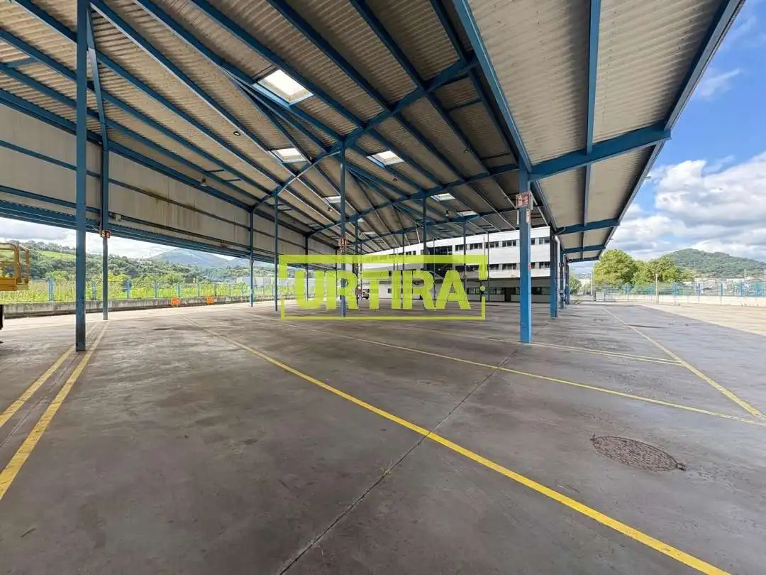 Parkplatz von Fabrikhallen zum Verkauf in Hernani