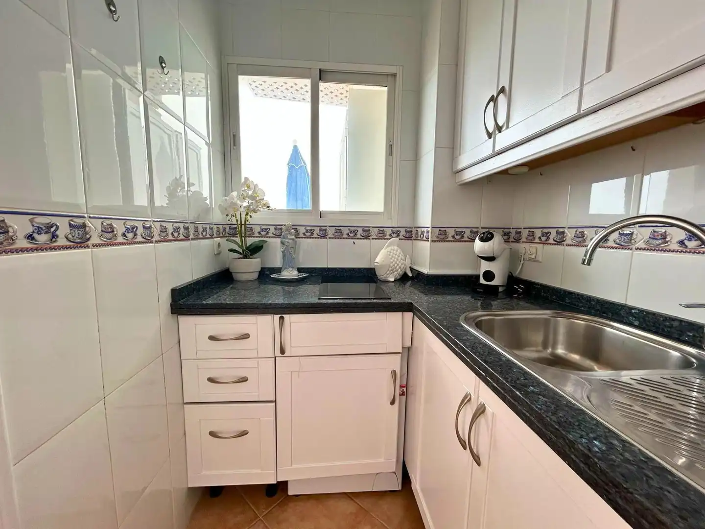 Cuina de Estudi en venda en Marbella amb Aire condicionat, Jardí privat i Terrassa