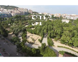 Vista exterior de Pis de lloguer en  Barcelona Capital amb Parquet, Moblat i Balcó