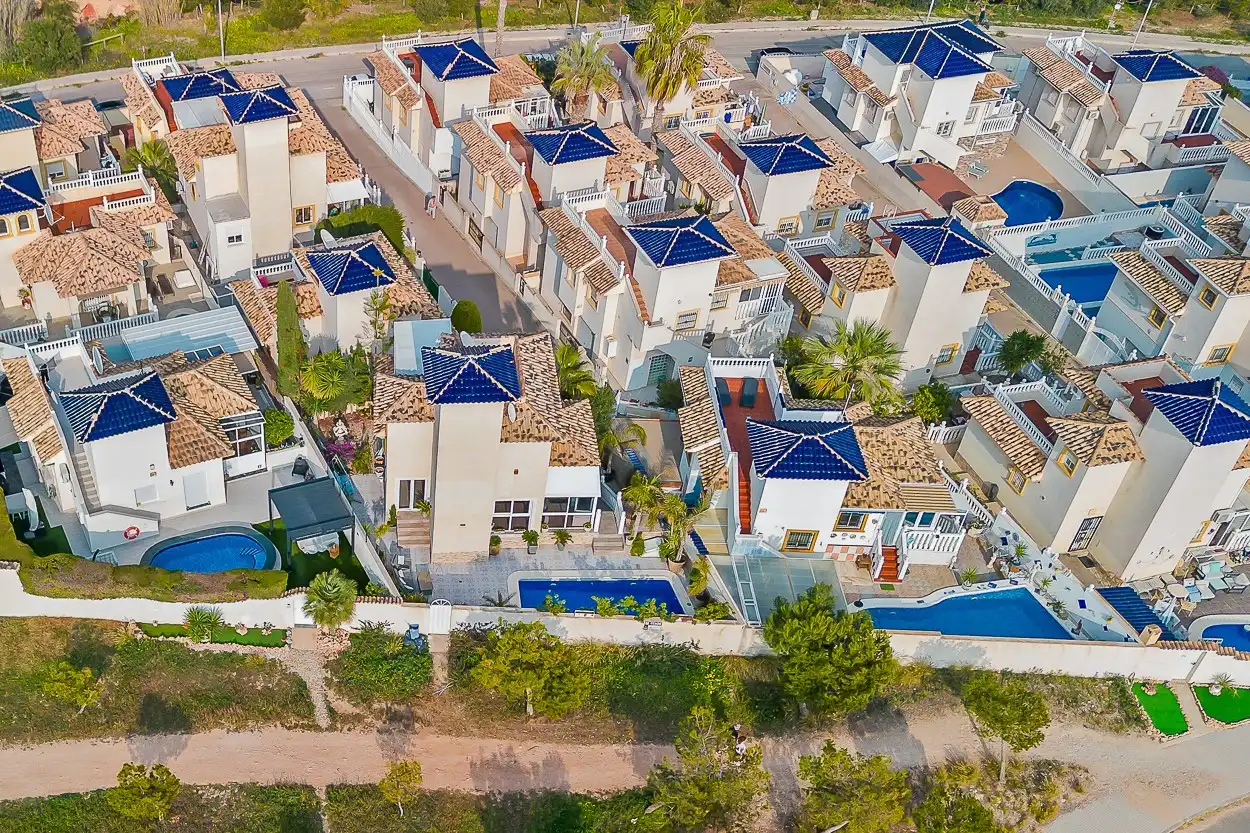 Vista exterior de Casa o xalet en venda en Orihuela amb Piscina