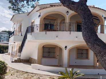 Casa con piscina en venta en Montañar - El Arenal