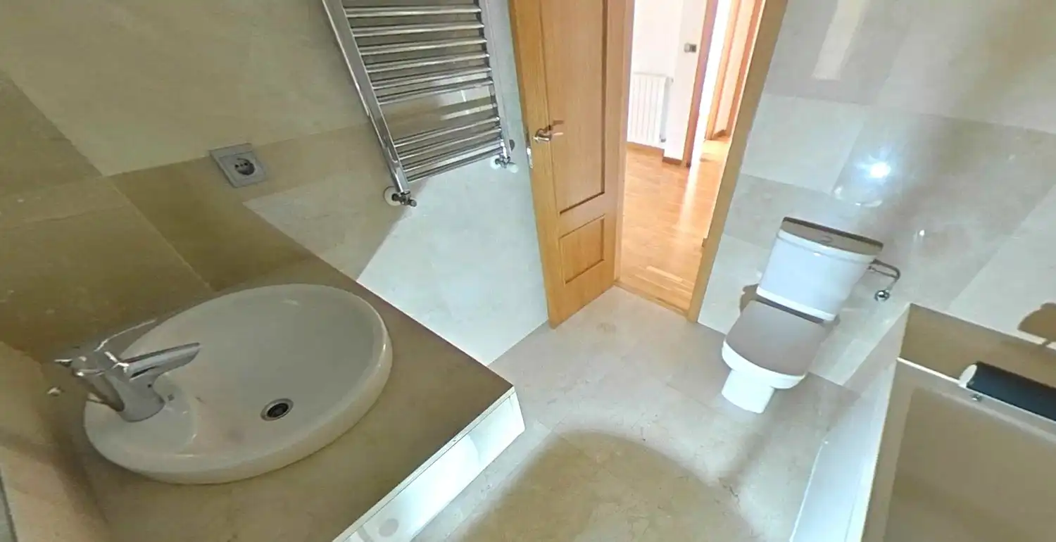 Baño de Piso en venta en Castellón de la Plana / Castelló de la Plana con Aire acondicionado, Calefacción y Parquet