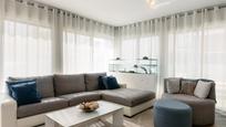 Sala d'estar de Àtic en venda en Sant Boi de Llobregat amb Aire condicionat, Calefacció i Jardí privat
