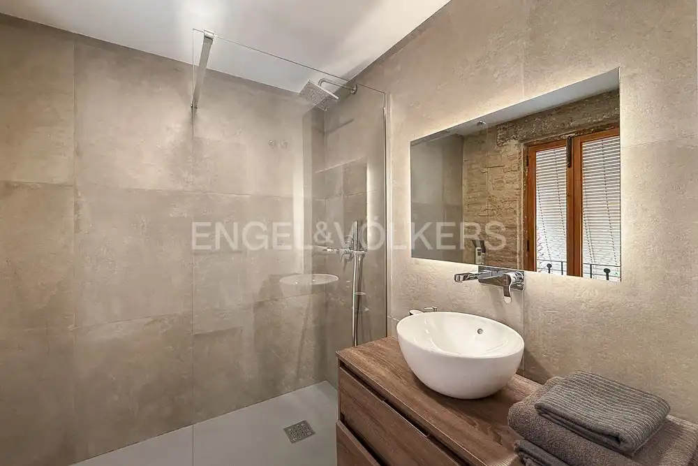 Badezimmer von Wohnung zur Miete in Valencia mit Klimaanlage, Heizung und Terrasse