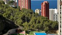 Vista exterior de Pis en venda en Benidorm amb Terrassa i Piscina comunitària
