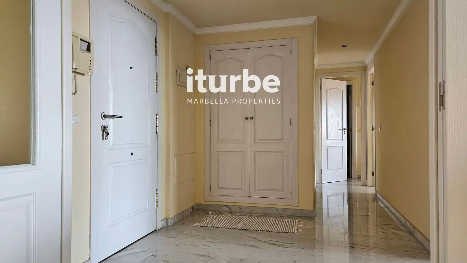 Piso de alquiler en Marbella con Aire acondicionado, Terraza y Piscina