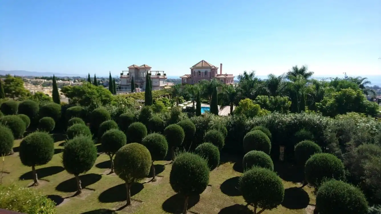 Jardín de Dúplex en venta en Benahavís con Aire acondicionado, Parquet y Terraza