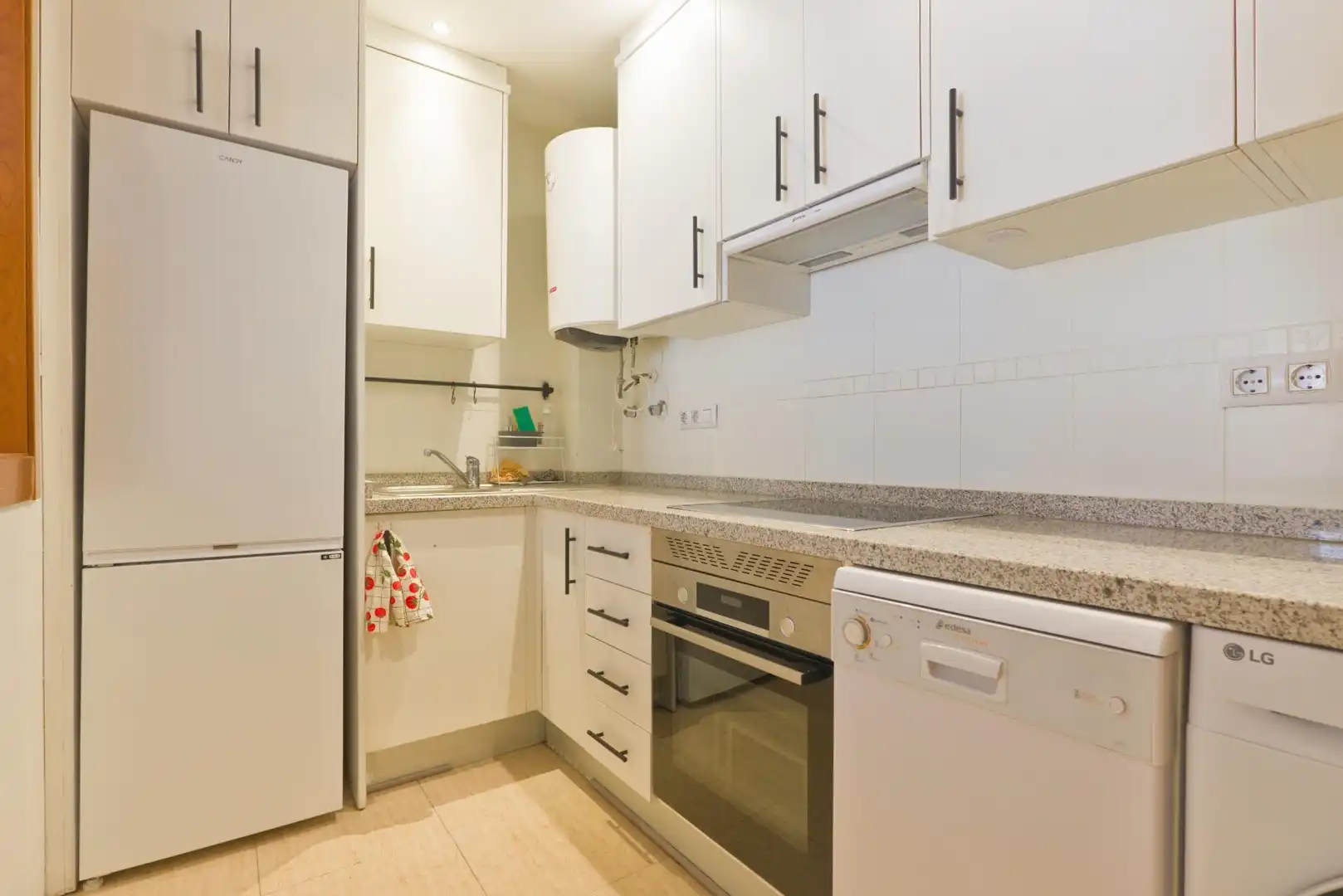 Kitchen of Flat for sale in Armilla  with Air Conditioner, Heating and Storage room