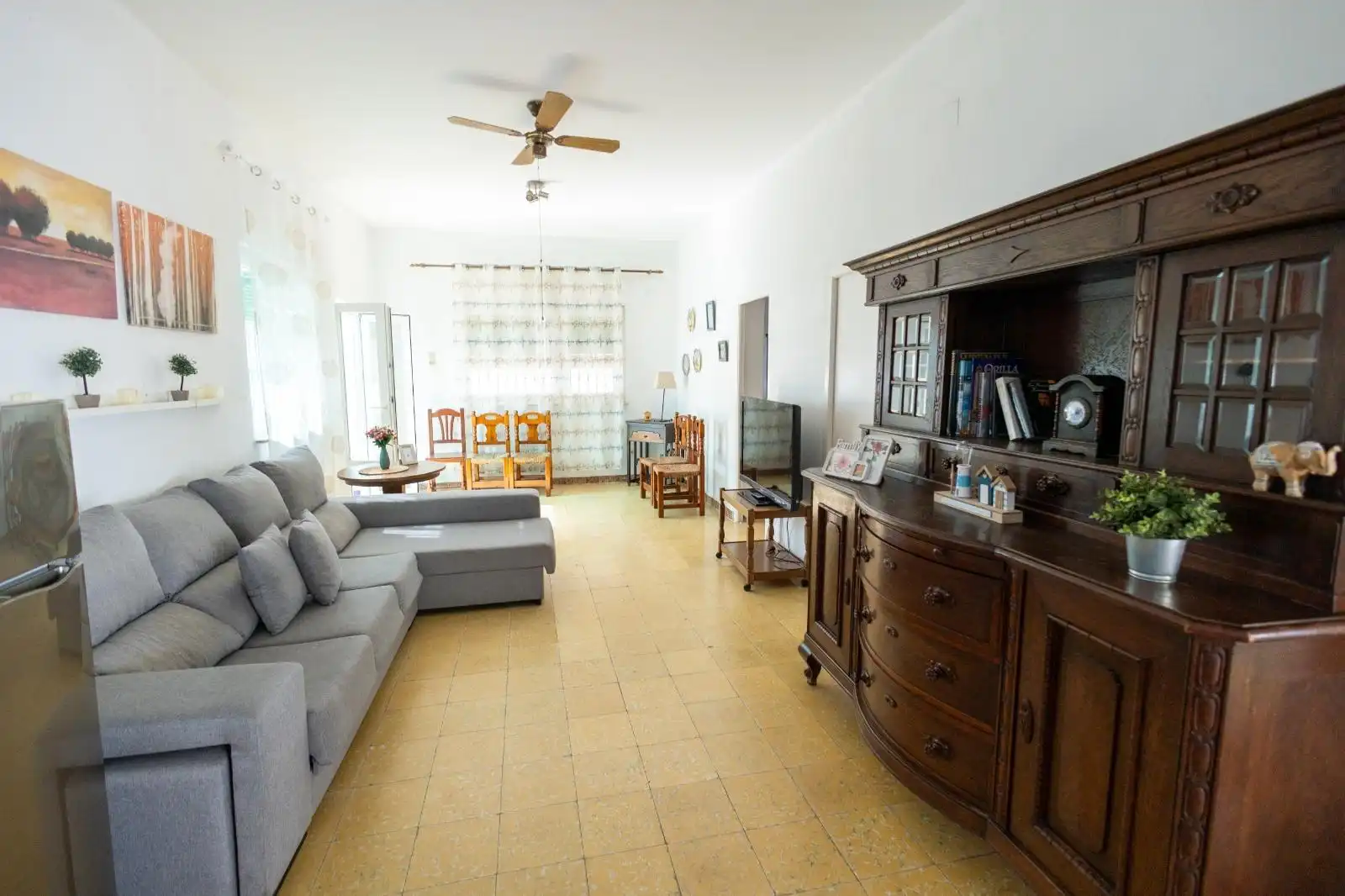 Sala d'estar de Casa o xalet en venda en Chipiona amb Jardí privat, Terrassa i Traster