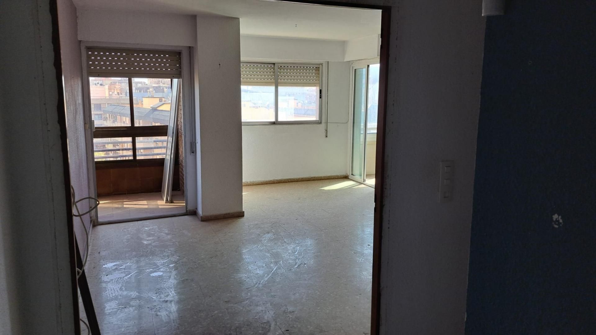 Flat for sale in  Valencia Capital  with Balcony and Alarm