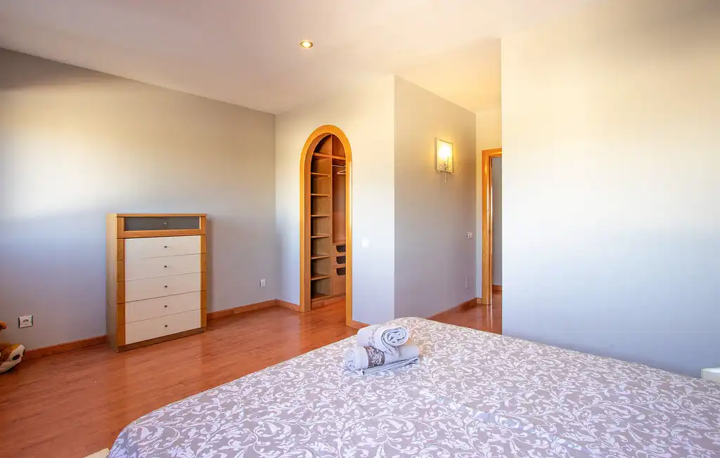 Chalet con terraza en venta en Calle Urba Coto Riñales 119, imagen 13