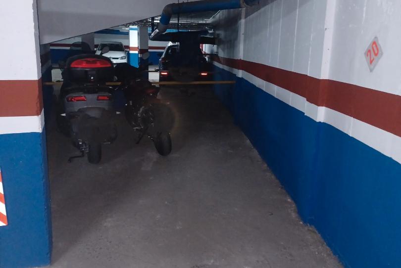 Photo 1 of Garage for sale in Calle José León Sanz, Barrio León, Sevilla