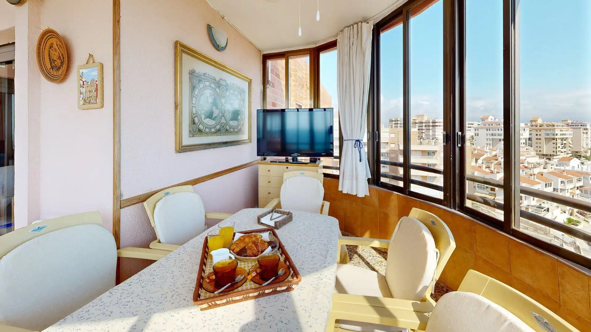 Menjador de Apartament de lloguer en Elche / Elx amb Aire condicionat, Calefacció i Jardí privat