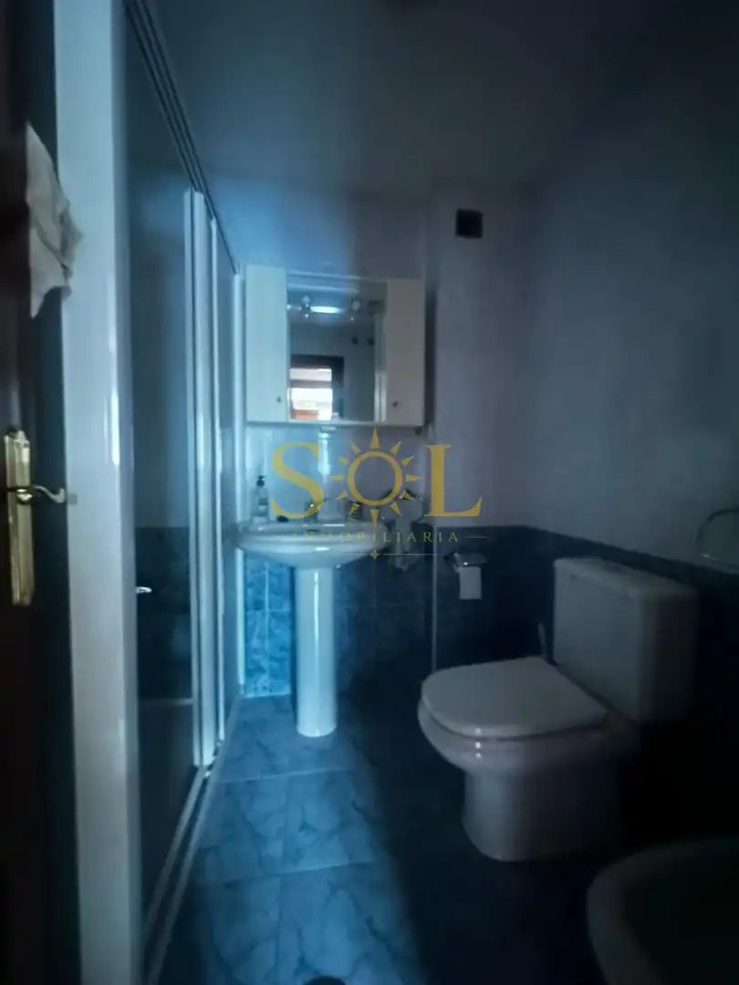 Baño de Piso en venta en La Pola de Gordón  con Calefacción, Parquet y Amueblado
