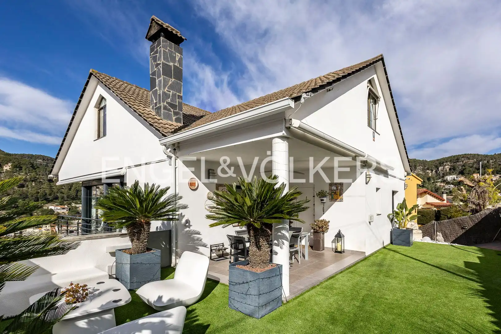 Vista exterior de Casa o xalet en venda en Vallirana amb Aire condicionat, Calefacció i Jardí privat